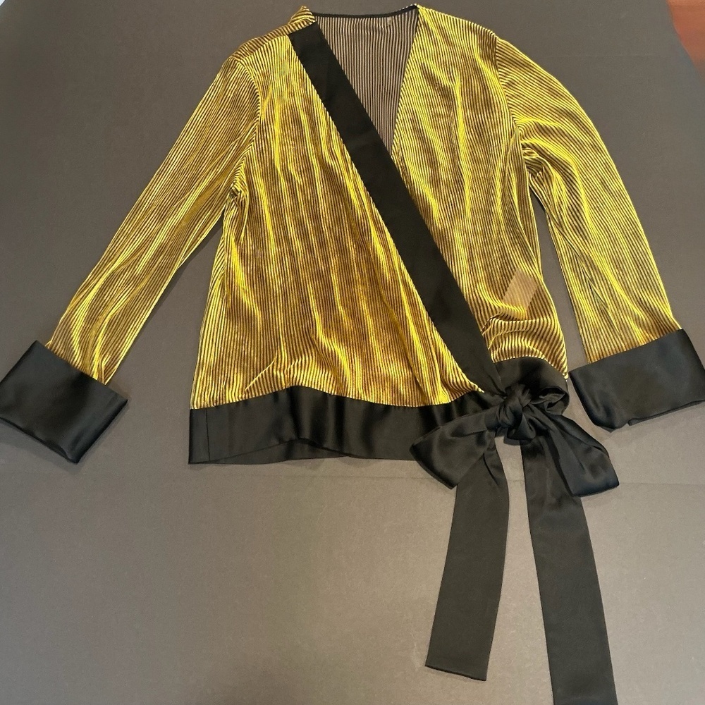 DVF Metallic Stripe Silk Blend Wrap Top Women Size 6 Gold/Black
